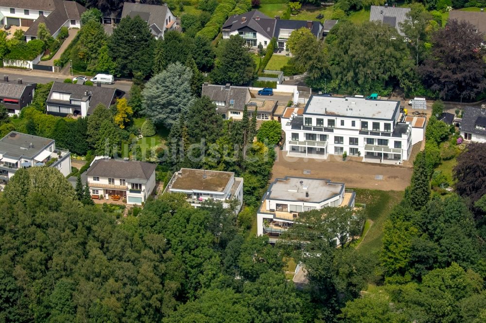 Essen von oben - Baustelle zum Neubau einer Mehrfamilienhaus-Wohnanlage am Kemmansweg in Essen - Kettwig im Bundesland Nordrhein-Westfalen