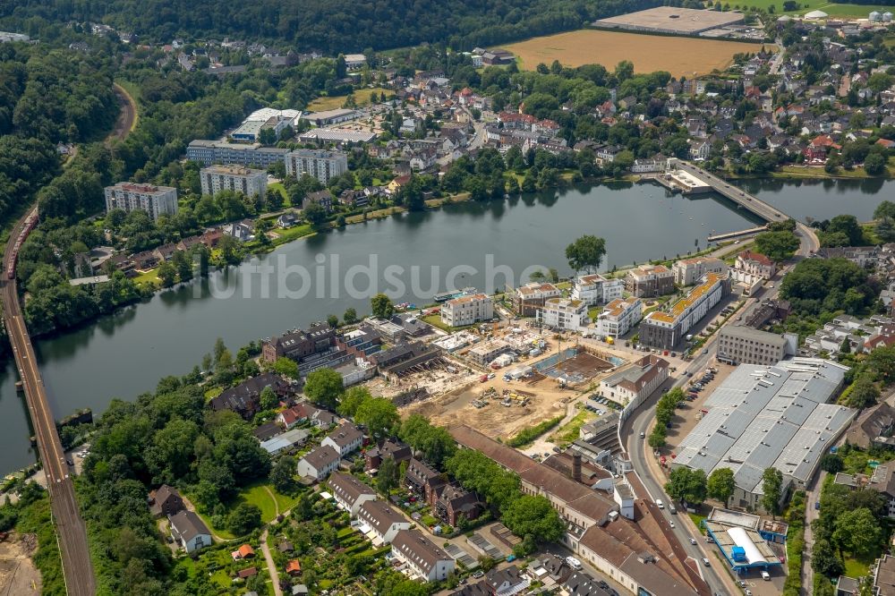 Essen von oben - Baustelle zum Neubau einer Mehrfamilienhaus-Wohnanlage an der Kettwiger Seepromenade in Essen im Bundesland Nordrhein-Westfalen