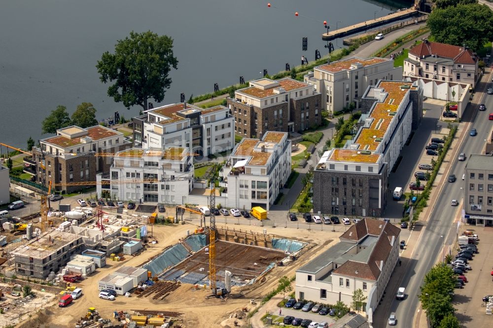 Luftaufnahme Essen - Baustelle zum Neubau einer Mehrfamilienhaus-Wohnanlage an der Kettwiger Seepromenade in Essen im Bundesland Nordrhein-Westfalen