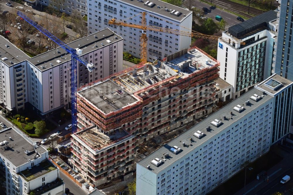 Berlin von oben - Baustelle zum Neubau einer Mehrfamilienhaus-Wohnanlage Königstadt Quartier am Alexanderplatz in Berlin, Deutschland