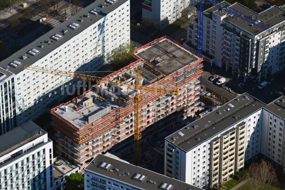 Berlin von oben - Baustelle zum Neubau einer Mehrfamilienhaus-Wohnanlage Königstadt Quartier am Alexanderplatz in Berlin, Deutschland