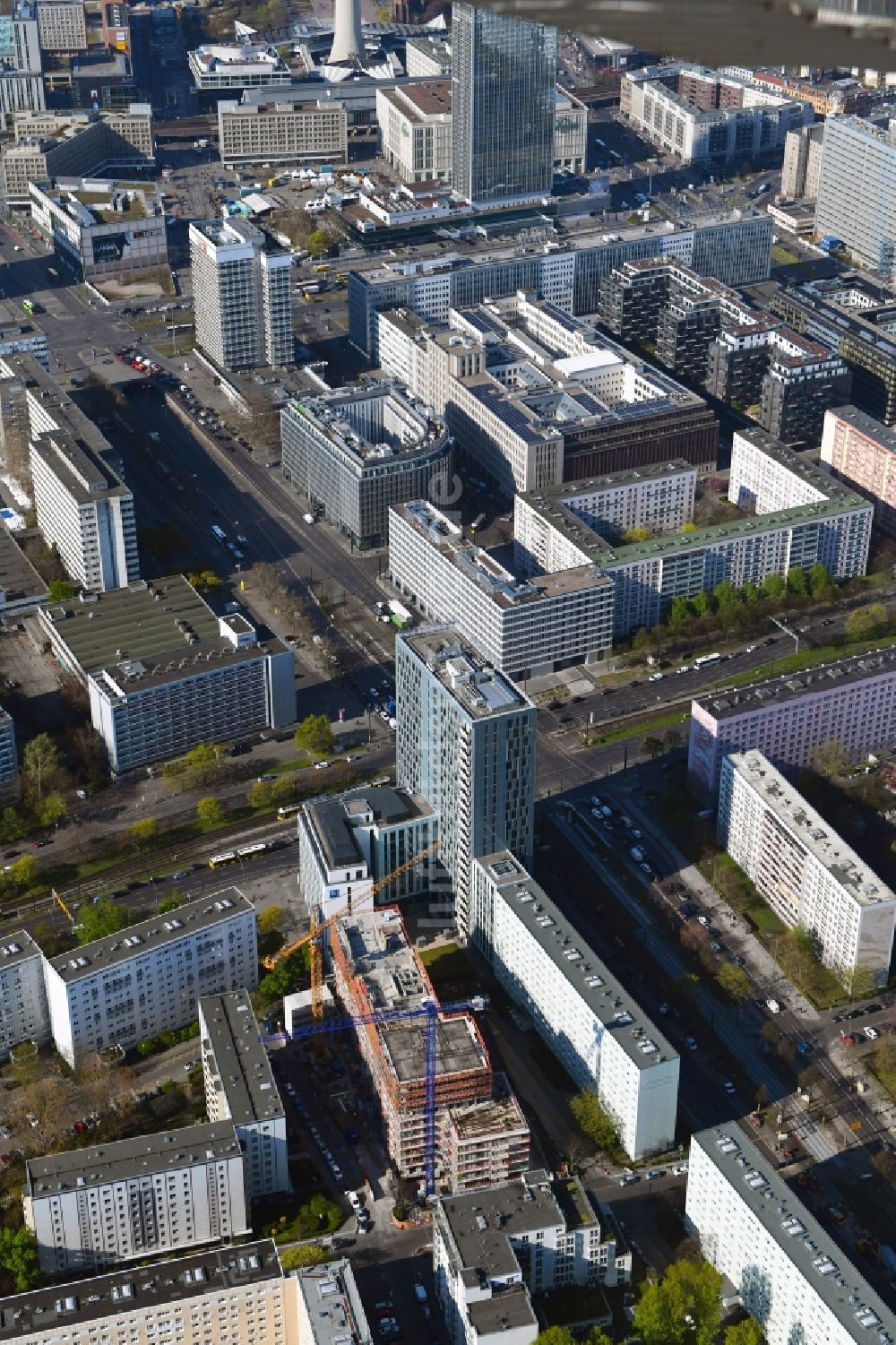 Berlin von oben - Baustelle zum Neubau einer Mehrfamilienhaus-Wohnanlage Königstadt Quartier am Alexanderplatz in Berlin, Deutschland