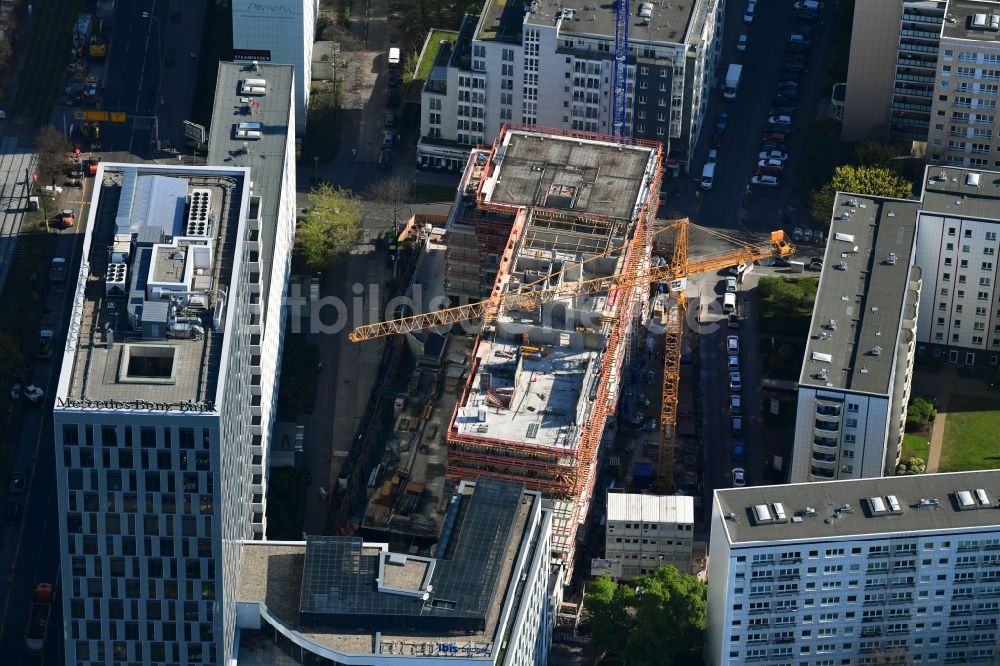 Luftaufnahme Berlin - Baustelle zum Neubau einer Mehrfamilienhaus-Wohnanlage Königstadt Quartier am Alexanderplatz in Berlin, Deutschland