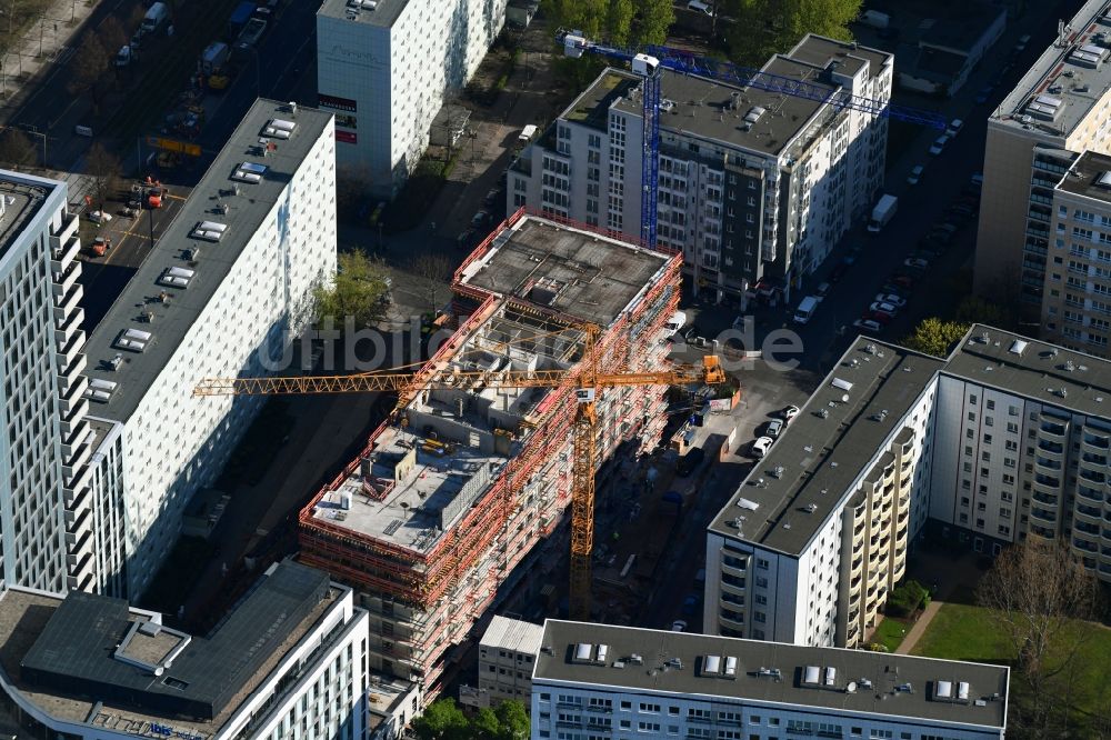 Berlin von oben - Baustelle zum Neubau einer Mehrfamilienhaus-Wohnanlage Königstadt Quartier am Alexanderplatz in Berlin, Deutschland