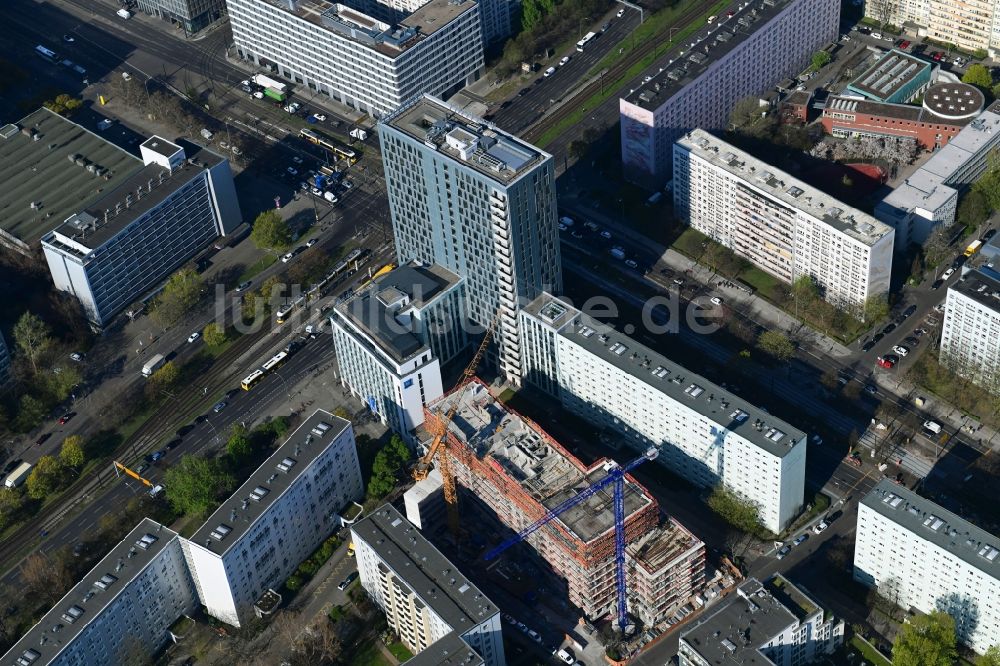 Berlin aus der Vogelperspektive: Baustelle zum Neubau einer Mehrfamilienhaus-Wohnanlage Königstadt Quartier am Alexanderplatz in Berlin, Deutschland