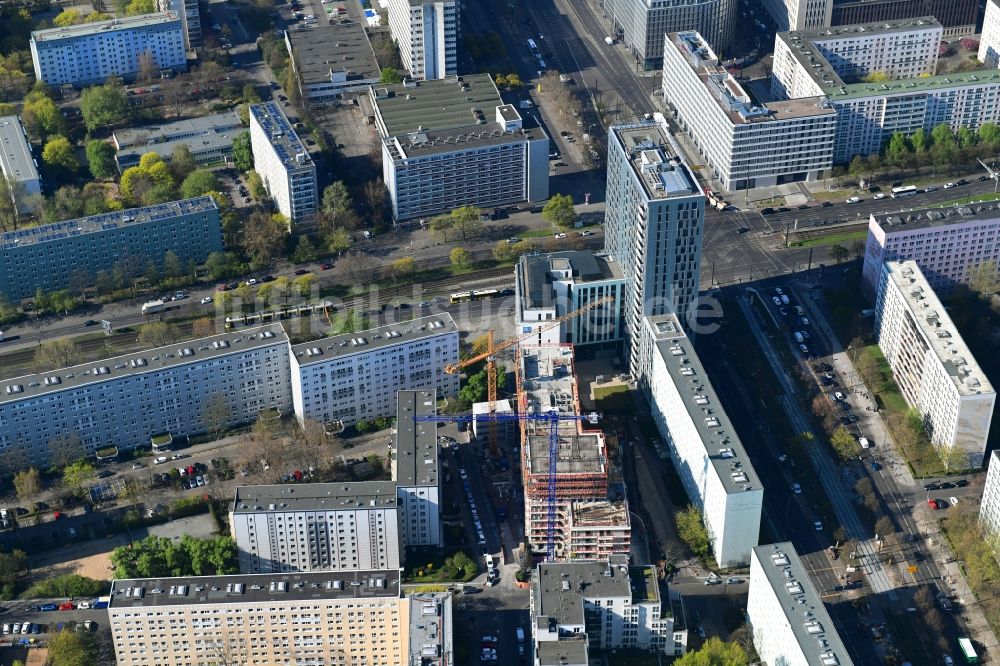 Berlin von oben - Baustelle zum Neubau einer Mehrfamilienhaus-Wohnanlage Königstadt Quartier am Alexanderplatz in Berlin, Deutschland