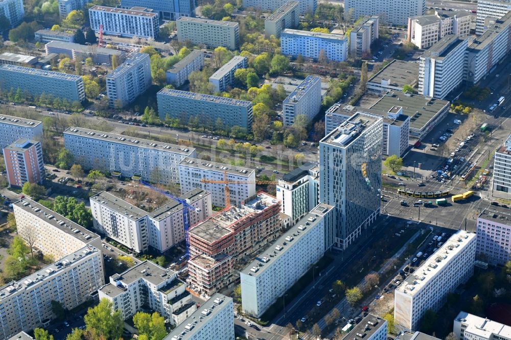 Berlin aus der Vogelperspektive: Baustelle zum Neubau einer Mehrfamilienhaus-Wohnanlage Königstadt Quartier am Alexanderplatz in Berlin, Deutschland