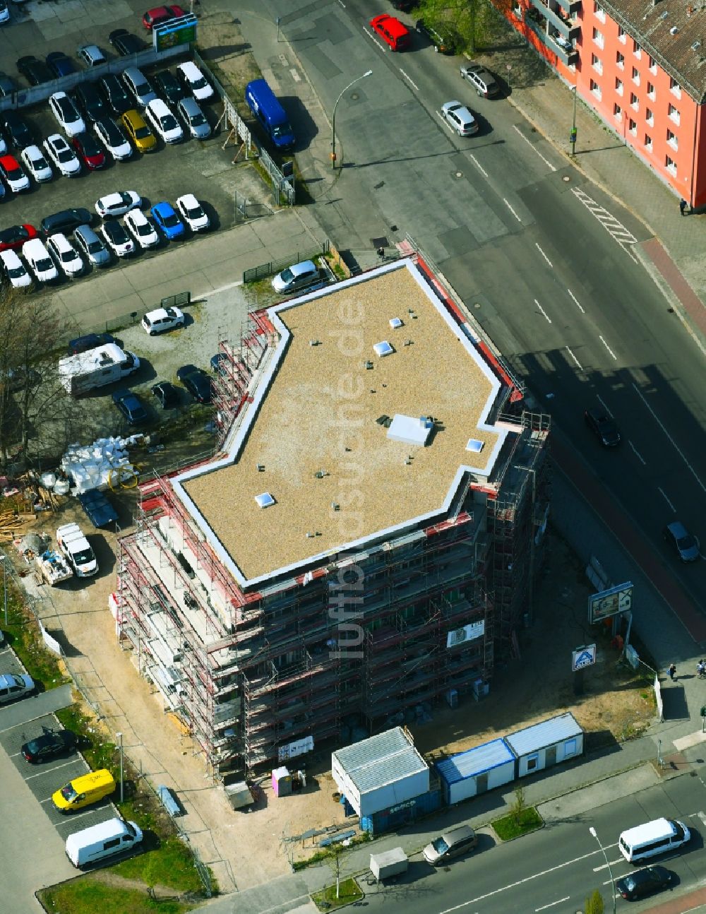 Luftaufnahme Berlin - Baustelle zum Neubau einer Mehrfamilienhaus-Wohnanlage an der Kreuzung der Lückstraße und der Sewanstraße in Berlin, Deutschland