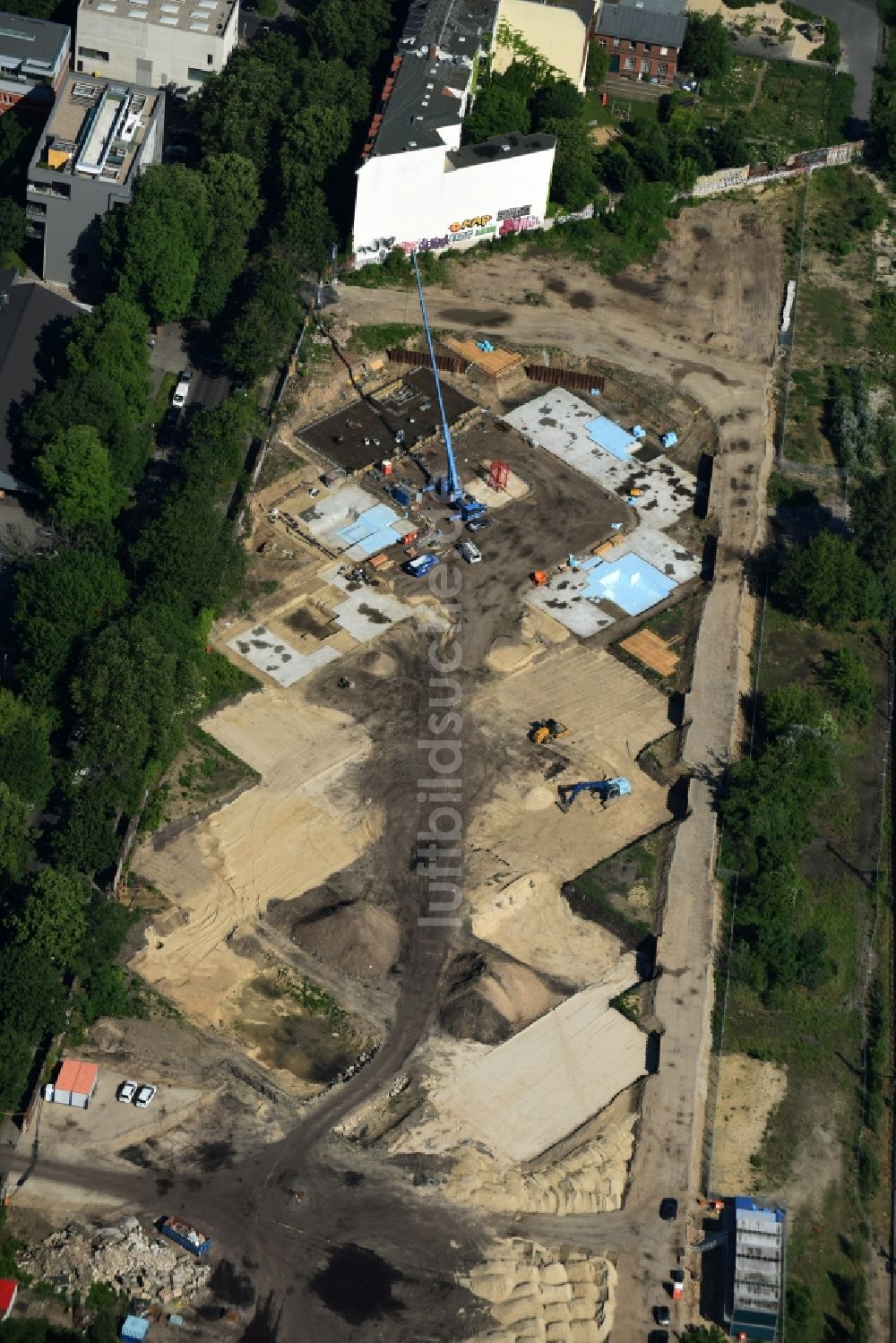 Berlin von oben - Baustelle zum Neubau einer Mehrfamilienhaus-Wohnanlage Kruppstraße - Lehrter Straße in Berlin