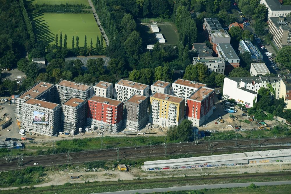 Berlin von oben - Baustelle zum Neubau einer Mehrfamilienhaus-Wohnanlage Kruppstraße - Lehrter Straße in Berlin