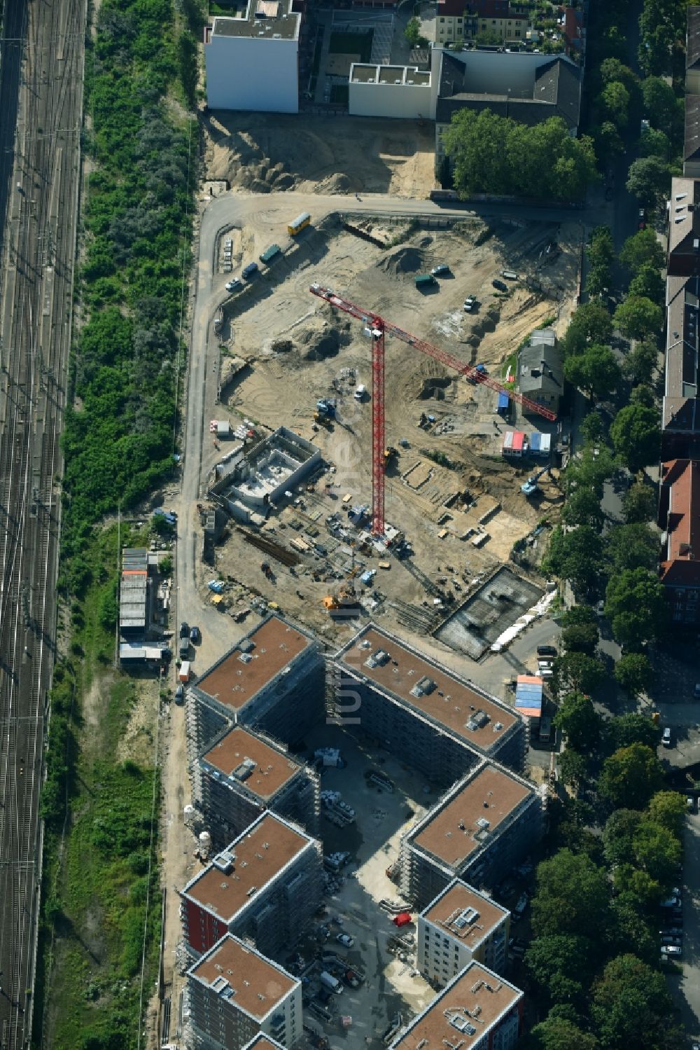 Berlin aus der Vogelperspektive: Baustelle zum Neubau einer Mehrfamilienhaus-Wohnanlage Kruppstraße - Lehrter Straße in Berlin