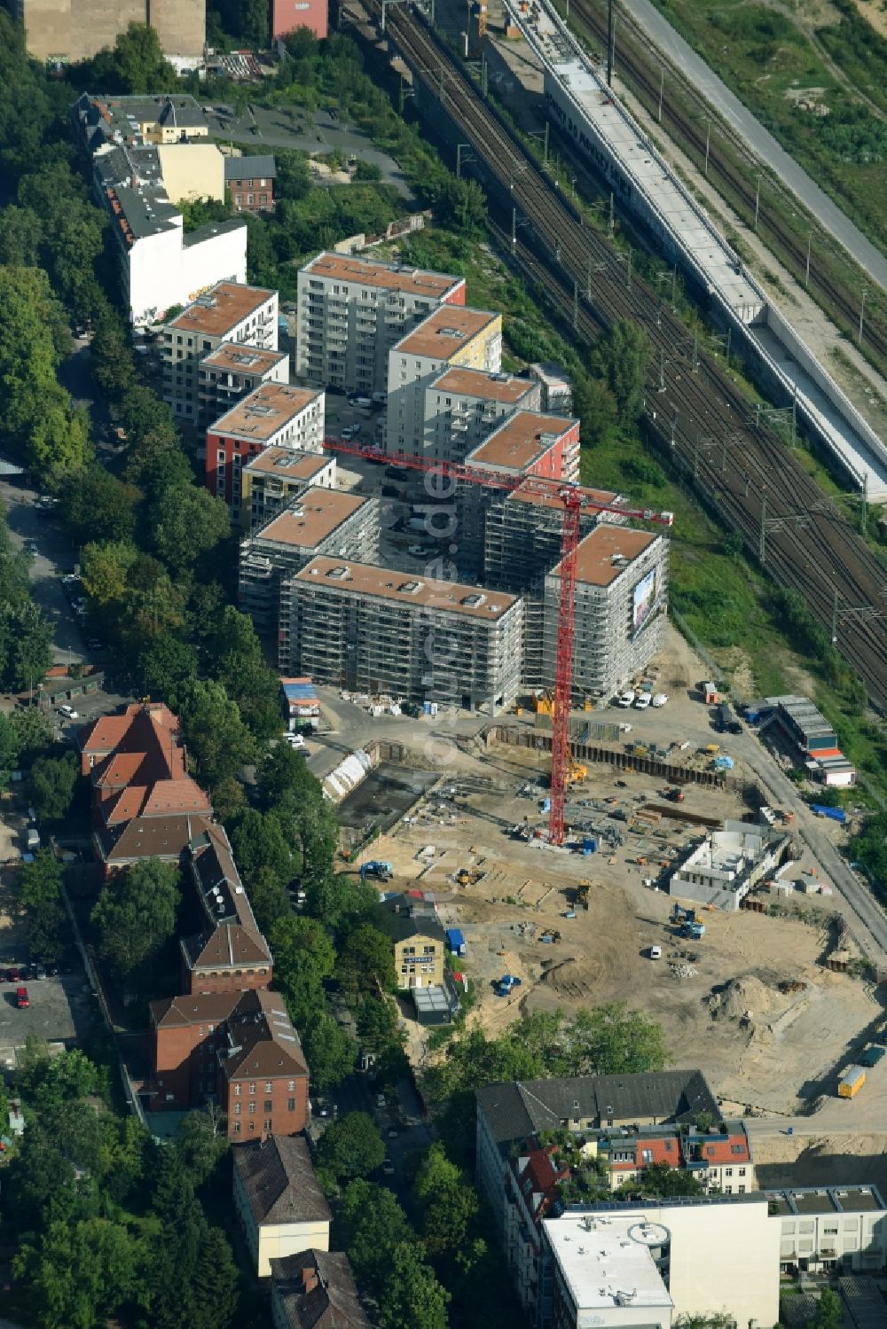 Berlin von oben - Baustelle zum Neubau einer Mehrfamilienhaus-Wohnanlage Kruppstraße - Lehrter Straße in Berlin