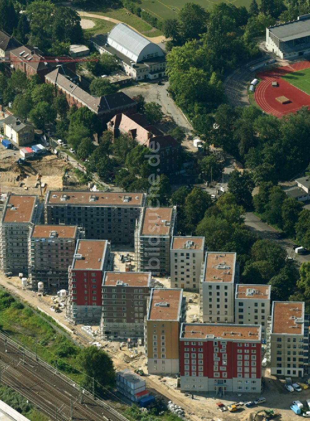 Berlin aus der Vogelperspektive: Baustelle zum Neubau einer Mehrfamilienhaus-Wohnanlage Kruppstraße - Lehrter Straße in Berlin