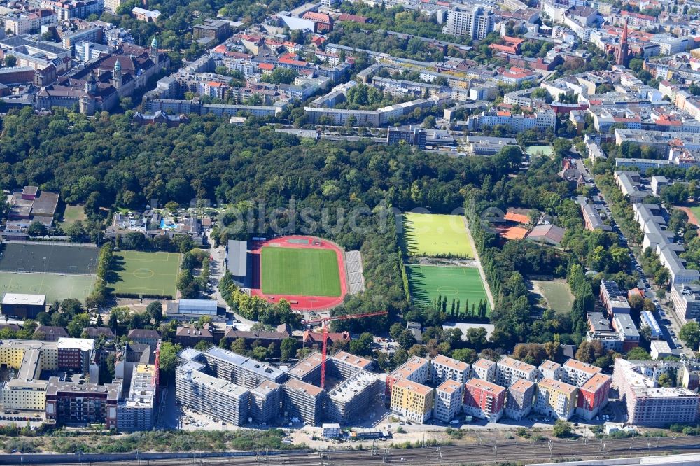 Luftbild Berlin - Baustelle zum Neubau einer Mehrfamilienhaus-Wohnanlage Kruppstraße - Lehrter Straße in Berlin