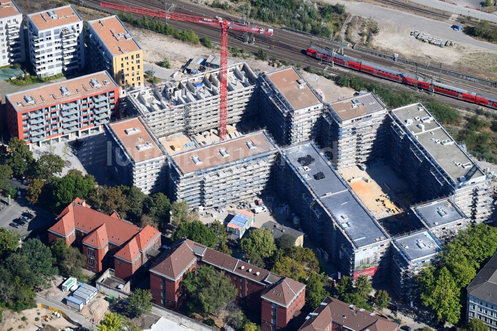 Berlin aus der Vogelperspektive: Baustelle zum Neubau einer Mehrfamilienhaus-Wohnanlage Kruppstraße - Lehrter Straße in Berlin