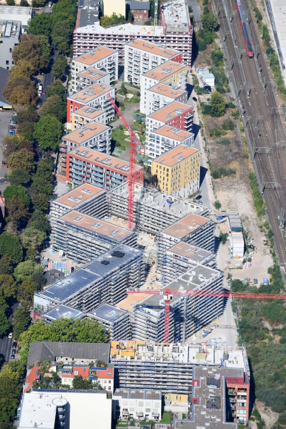 Berlin aus der Vogelperspektive: Baustelle zum Neubau einer Mehrfamilienhaus-Wohnanlage Kruppstraße - Lehrter Straße in Berlin