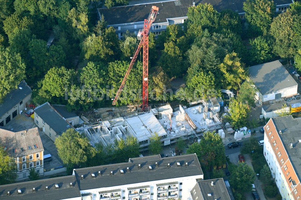 Berlin von oben - Baustelle zum Neubau einer Mehrfamilienhaus-Wohnanlage an der Landjägerstraße im Ortsteil Köpenick in Berlin, Deutschland