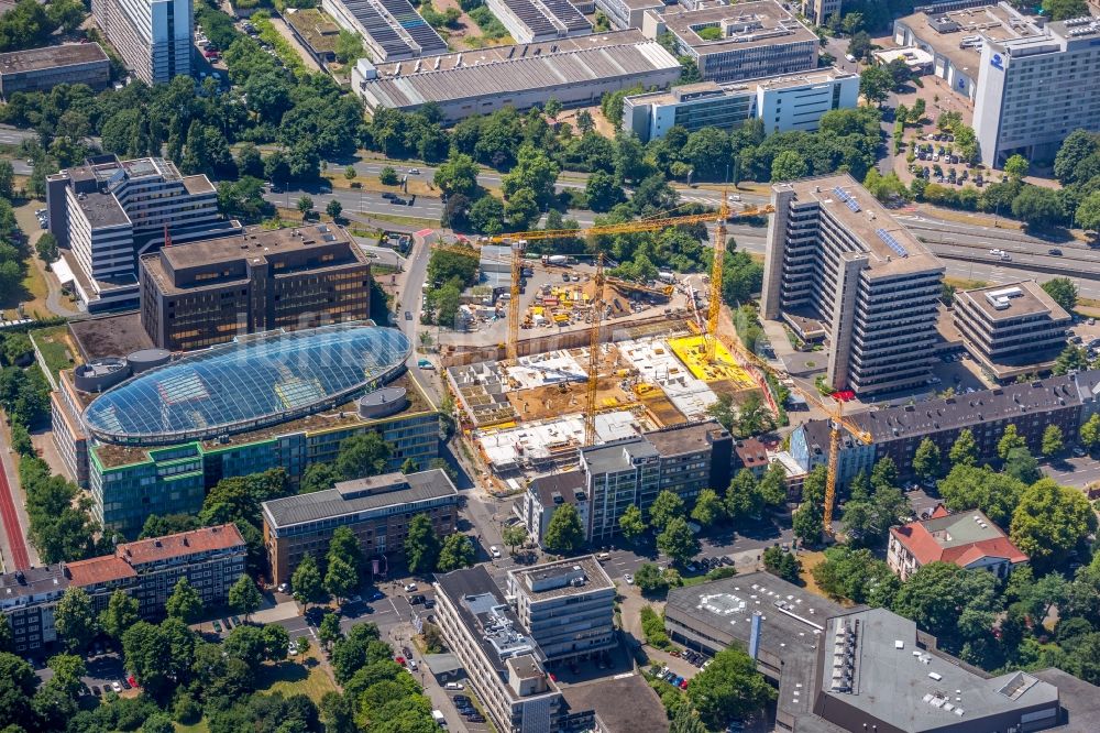 Düsseldorf aus der Vogelperspektive: Baustelle zum Neubau einer Mehrfamilienhaus-Wohnanlage „LaVie“ an der Schwannstraße in Düsseldorf im Bundesland Nordrhein-Westfalen, Deutschland