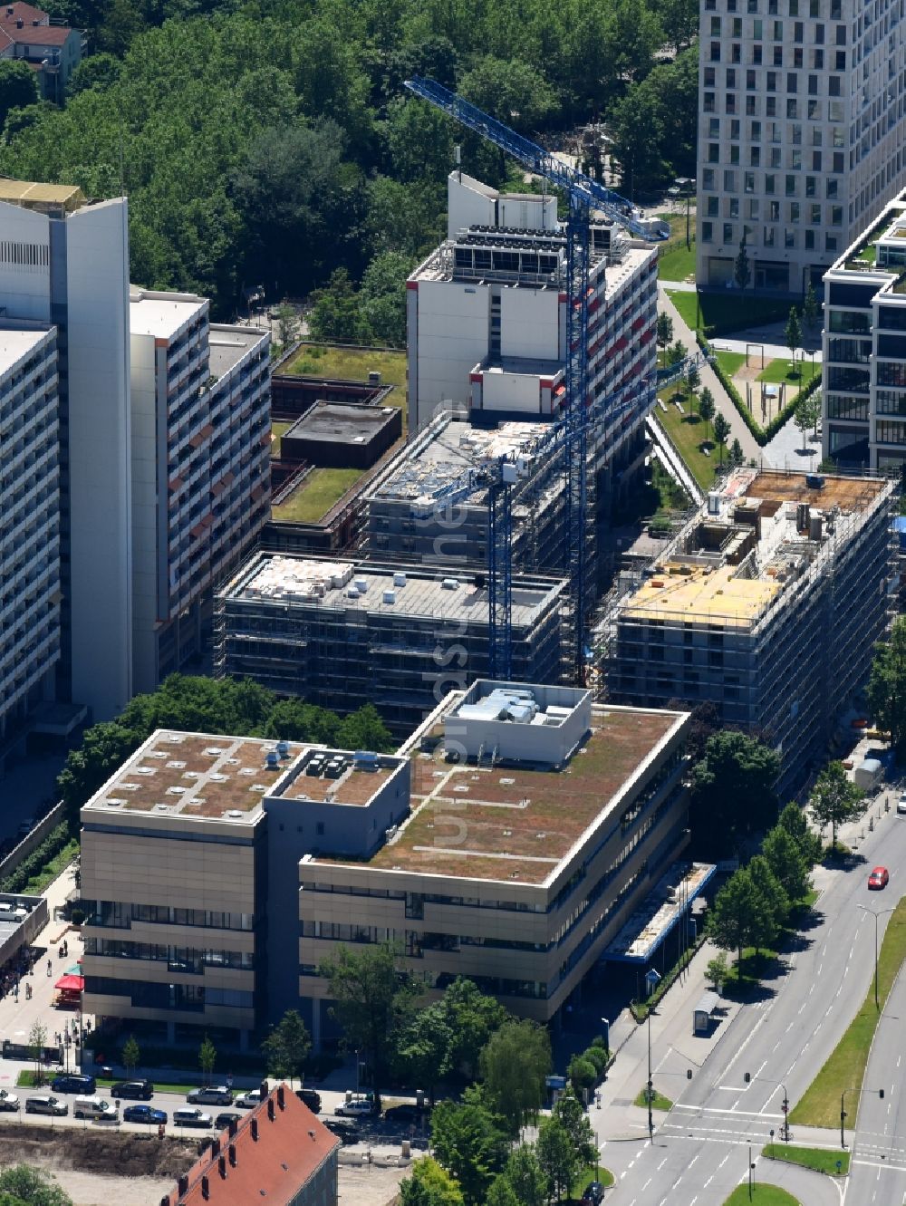 Luftbild München - Baustelle zum Neubau einer Mehrfamilienhaus-Wohnanlage des Leopold Carré der Leopoldstr. 204 GmbH & Co. KG an der Leopoldstraße in München im Bundesland Bayern, Deutschland