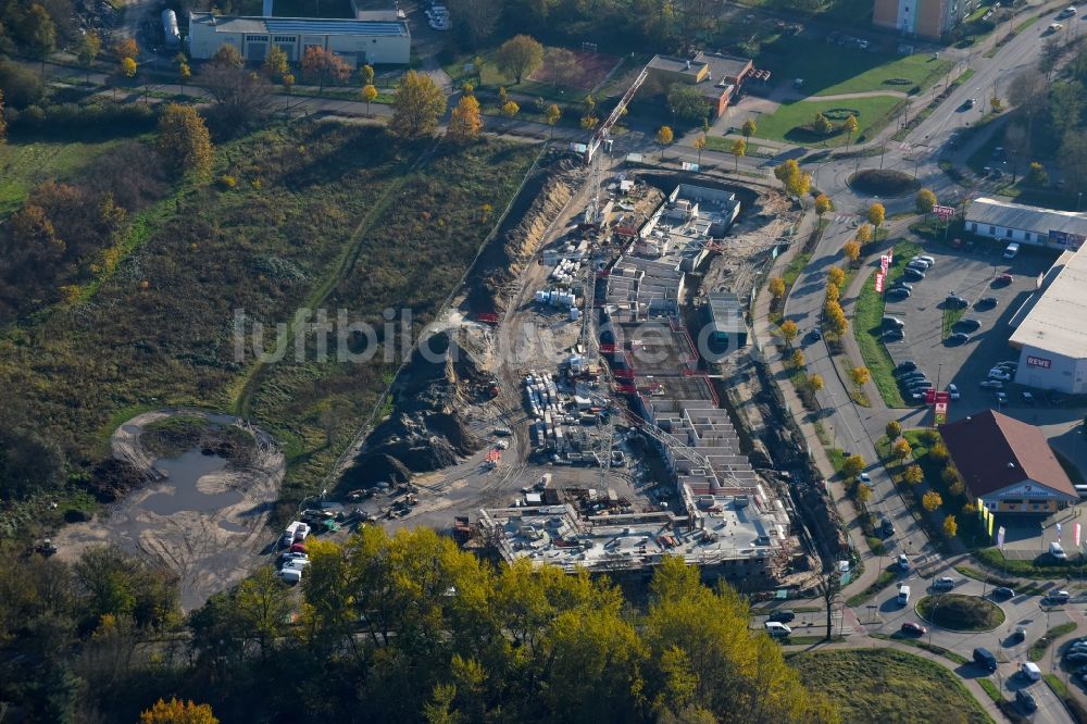 Luftaufnahme Teltow - Baustelle zum Neubau einer Mehrfamilienhaus-Wohnanlage Lichterfelder Allee Ecke Schönower Straße in Teltow im Bundesland Brandenburg, Deutschland