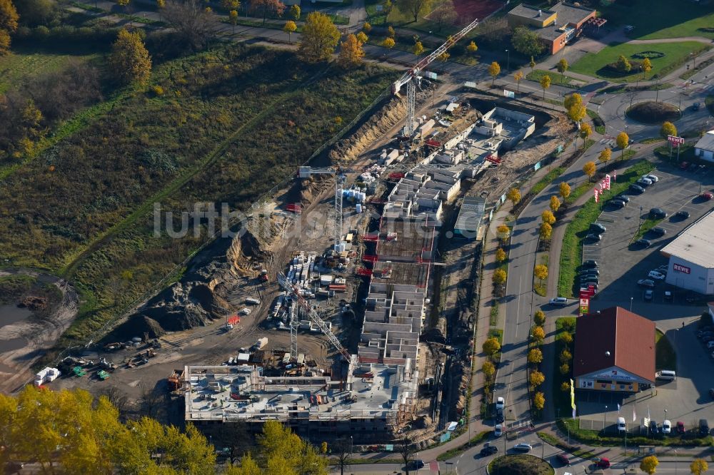 Luftaufnahme Teltow - Baustelle zum Neubau einer Mehrfamilienhaus-Wohnanlage Lichterfelder Allee Ecke Schönower Straße in Teltow im Bundesland Brandenburg, Deutschland