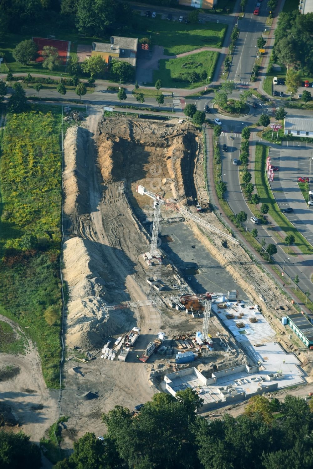 Teltow von oben - Baustelle zum Neubau einer Mehrfamilienhaus-Wohnanlage Lichterfelder Allee Ecke Schönower Straße in Teltow im Bundesland Brandenburg, Deutschland