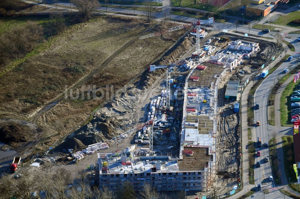 Luftaufnahme Teltow - Baustelle zum Neubau einer Mehrfamilienhaus-Wohnanlage Lichterfelder Allee Ecke Schönower Straße in Teltow im Bundesland Brandenburg, Deutschland