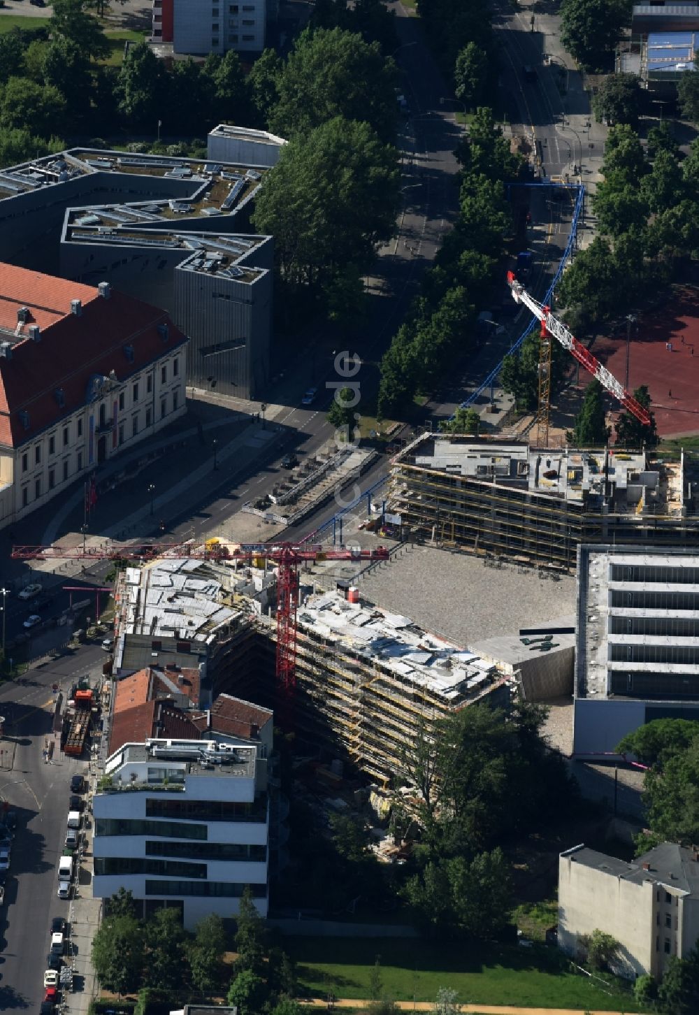 Luftbild Berlin - Baustelle zum Neubau einer Mehrfamilienhaus-Wohnanlage in der Lindenstraße in Berlin