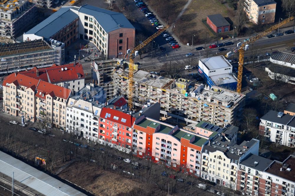 Berlin von oben - Baustelle zum Neubau einer Mehrfamilienhaus-Wohnanlage Mahlsdorfer Straße - Hirtenstraße im Ortsteil Köpenick in Berlin, Deutschland