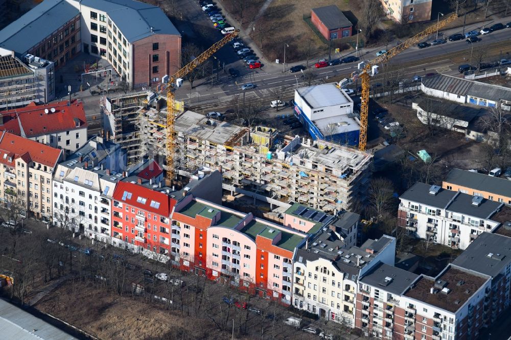 Berlin aus der Vogelperspektive: Baustelle zum Neubau einer Mehrfamilienhaus-Wohnanlage Mahlsdorfer Straße - Hirtenstraße im Ortsteil Köpenick in Berlin, Deutschland