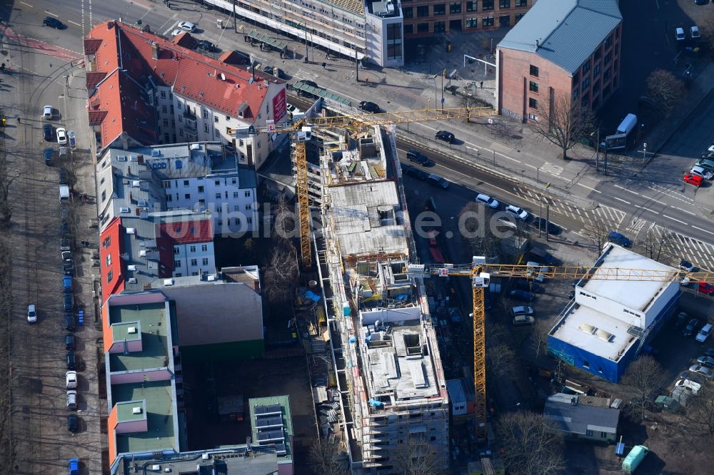 Luftbild Berlin - Baustelle zum Neubau einer Mehrfamilienhaus-Wohnanlage Mahlsdorfer Straße - Hirtenstraße im Ortsteil Köpenick in Berlin, Deutschland