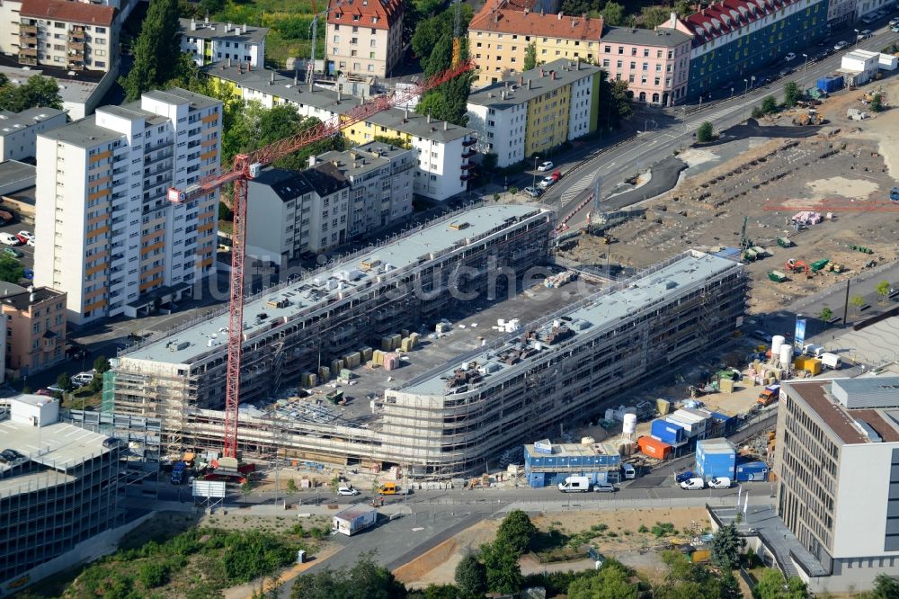 Offenbach am Main von oben - Baustelle zum Neubau einer Mehrfamilienhaus- Wohnanlage Mainstraße am Ufer des Main in Offenbach am Main im Bundesland Hessen