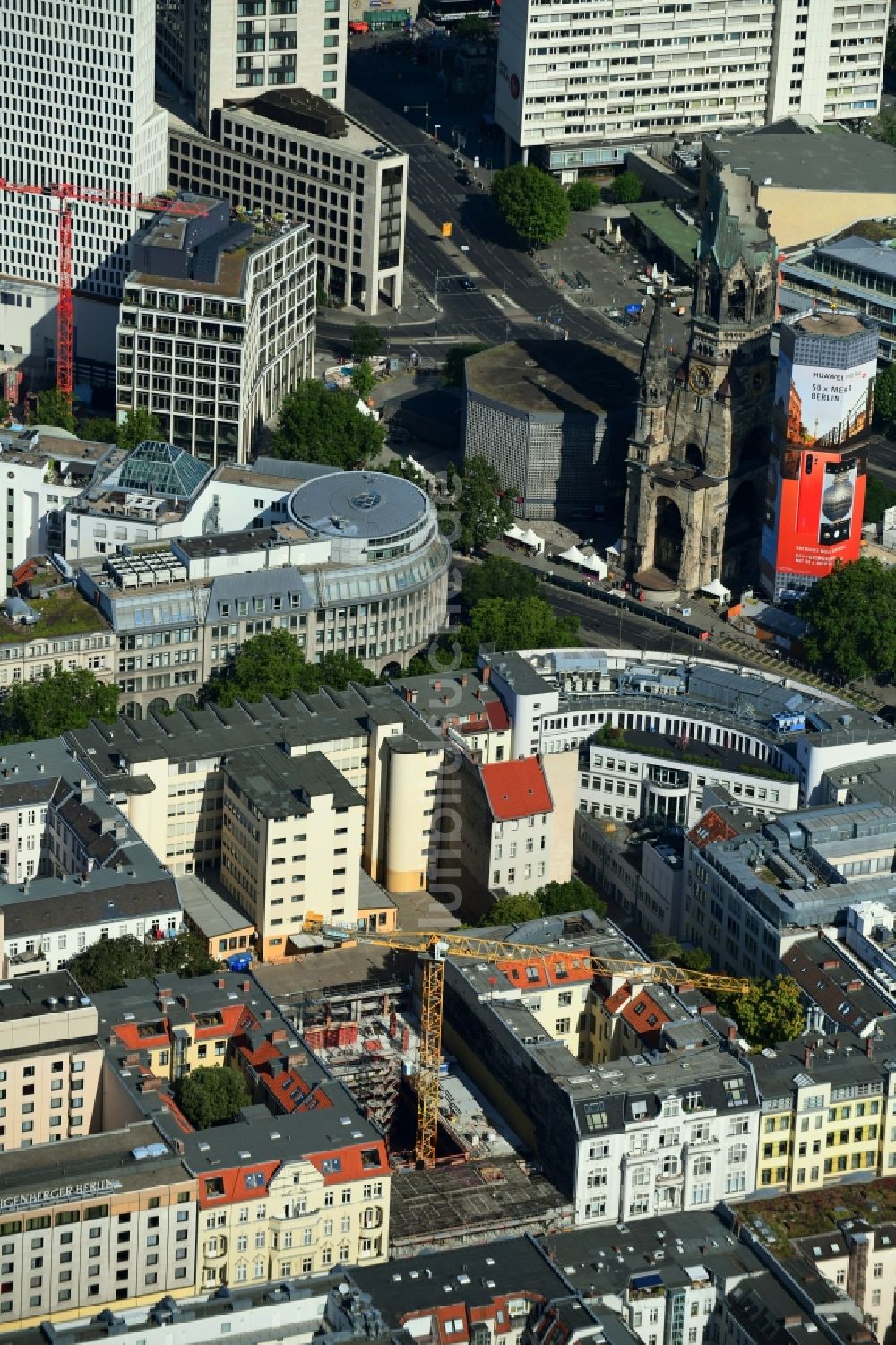 Berlin von oben - Baustelle zum Neubau einer Mehrfamilienhaus-Wohnanlage MARBURGER4 in Berlin, Deutschland