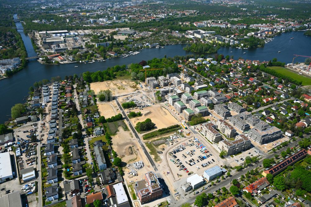 Berlin von oben - Baustelle zum Neubau einer Mehrfamilienhaus-Wohnanlage Marienufer in Berlin, Deutschland