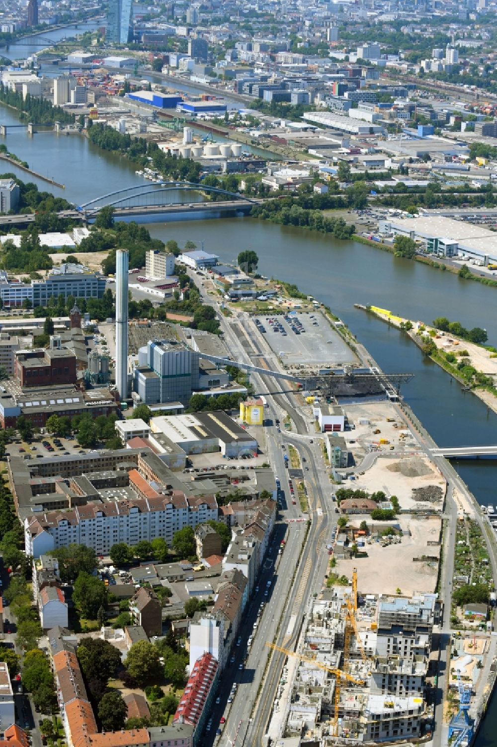 Offenbach am Main aus der Vogelperspektive: Baustelle zum Neubau einer Mehrfamilienhaus-Wohnanlage Marina Gardens am Nordring im Ortsteil Nordend in Offenbach am Main im Bundesland Hessen, Deutschland