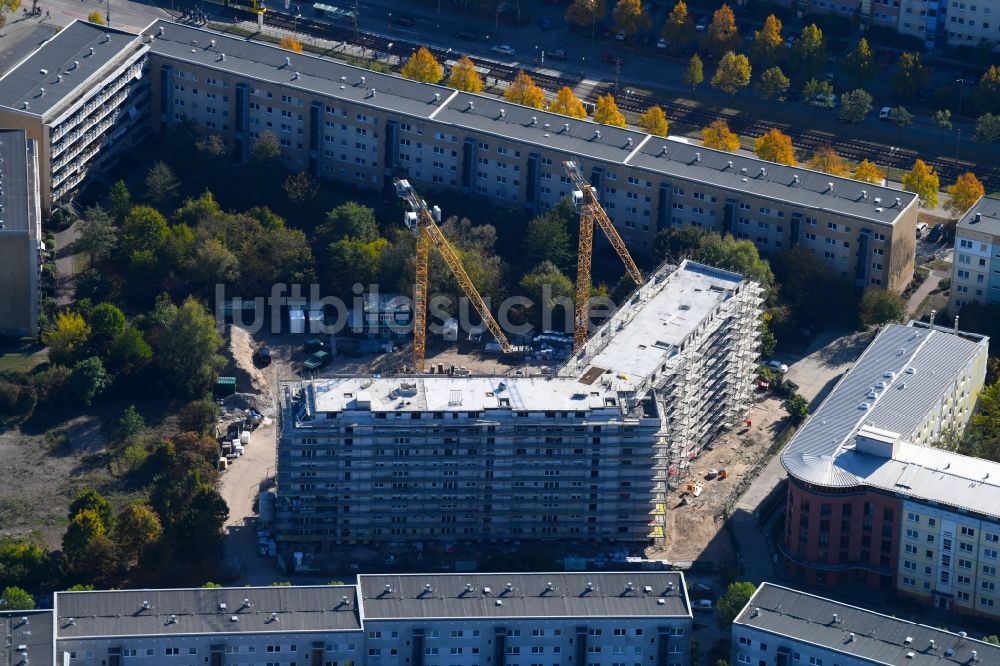 Luftbild Berlin - Baustelle zum Neubau einer Mehrfamilienhaus-Wohnanlage Martin-Riesenburger-Straße im Ortsteil Hellersdorf in Berlin, Deutschland