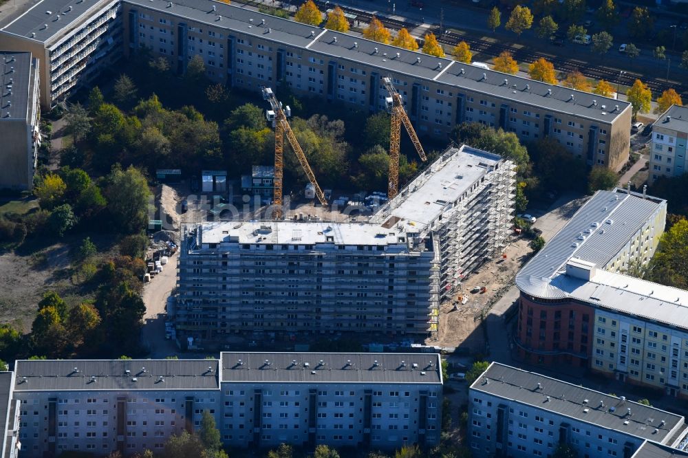 Luftaufnahme Berlin - Baustelle zum Neubau einer Mehrfamilienhaus-Wohnanlage Martin-Riesenburger-Straße im Ortsteil Hellersdorf in Berlin, Deutschland