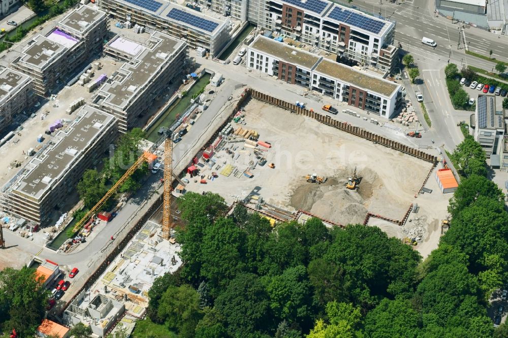 Augsburg von oben - Baustelle zum Neubau einer Mehrfamilienhaus-Wohnanlage der Martini GmbH & Co. KG in Augsburg im Bundesland Bayern, Deutschland