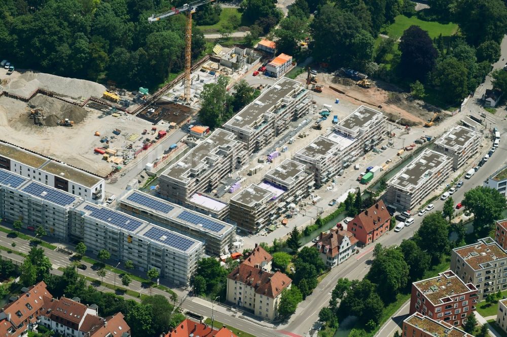 Augsburg von oben - Baustelle zum Neubau einer Mehrfamilienhaus-Wohnanlage der Martini GmbH & Co. KG in Augsburg im Bundesland Bayern, Deutschland