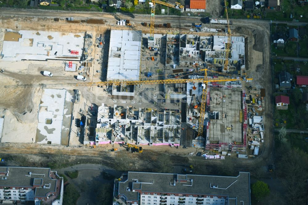 Luftaufnahme Berlin - Baustelle zum Neubau einer Mehrfamilienhaus-Wohnanlage Maximilians Quartier an der Forckenbeckstraße im Ortsteil Wilmersdorf - Schmargendorf in Berlin, Deutschland