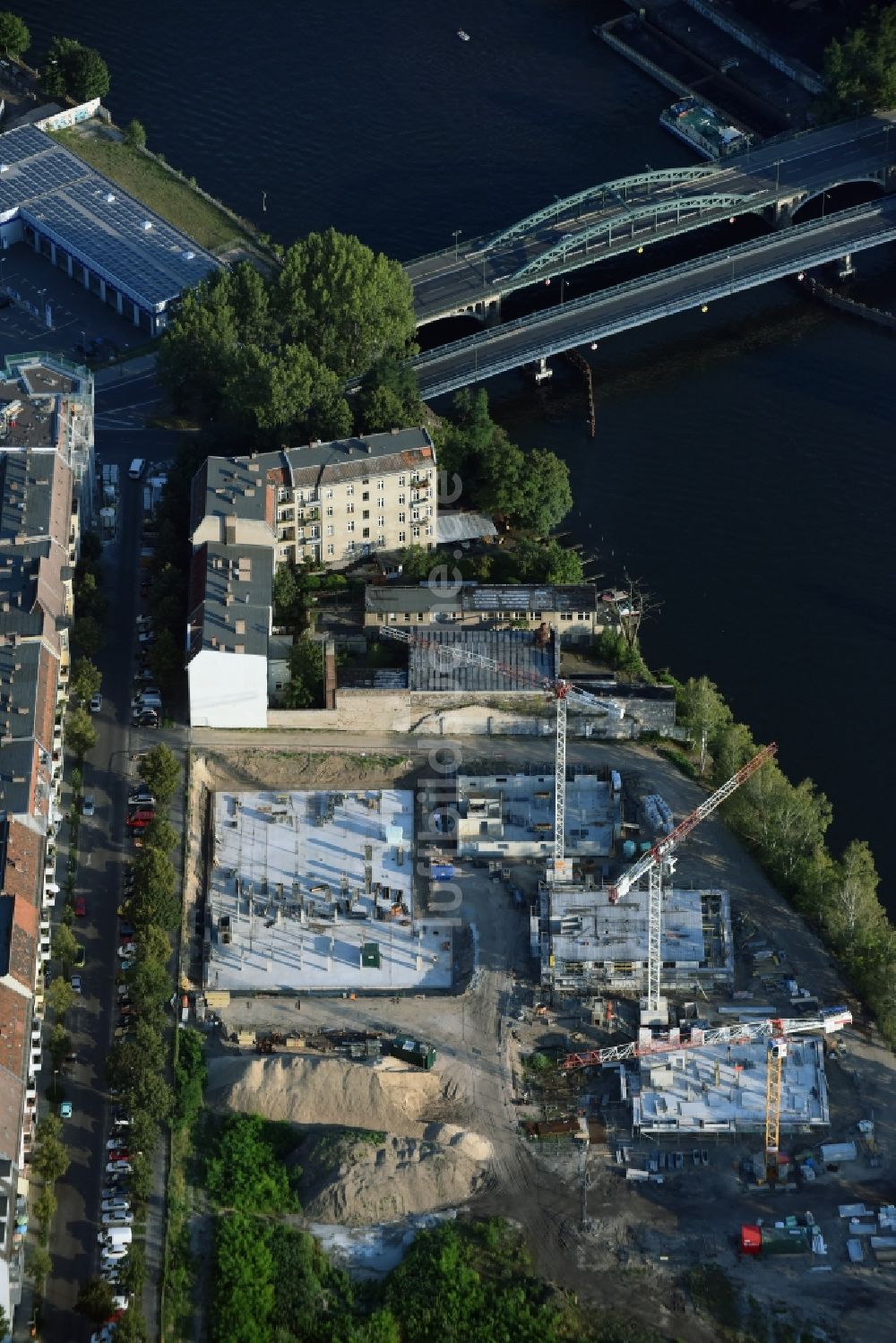 Berlin von oben - Baustelle zum Neubau einer Mehrfamilienhaus-Wohnanlage der MBN Bau AG in Berlin