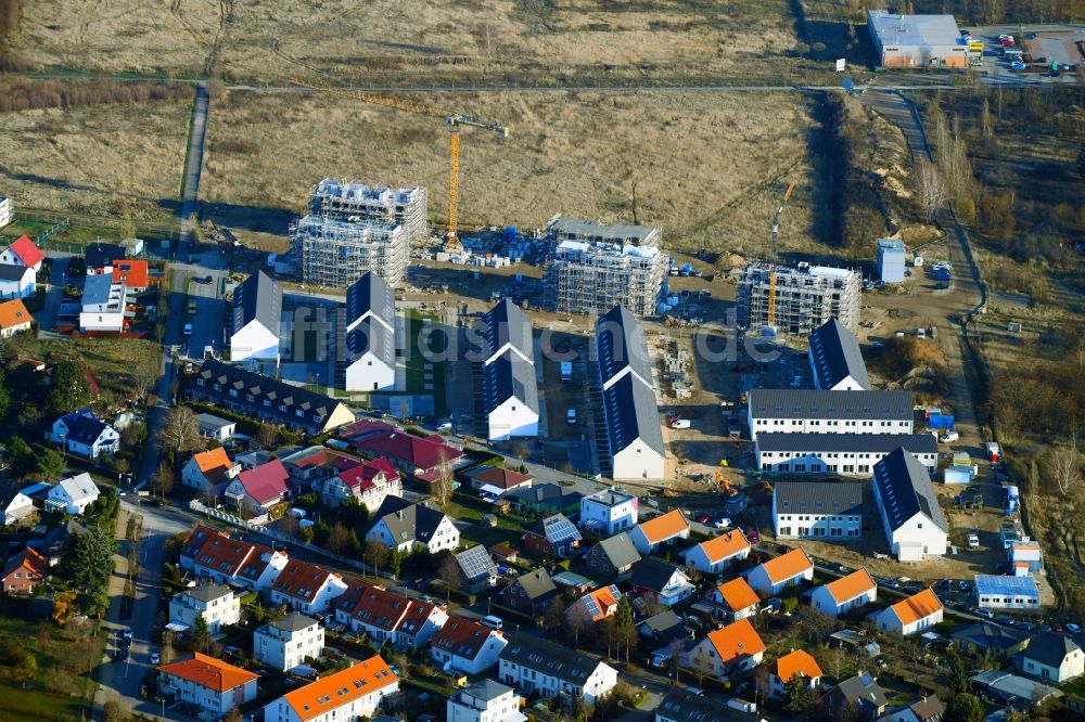 Berlin aus der Vogelperspektive: Baustelle zum Neubau einer Mehrfamilienhaus-Wohnanlage Mein Falkenberg der Berliner Wohnbau GmbH & Co. KG in Berlin, Deutschland