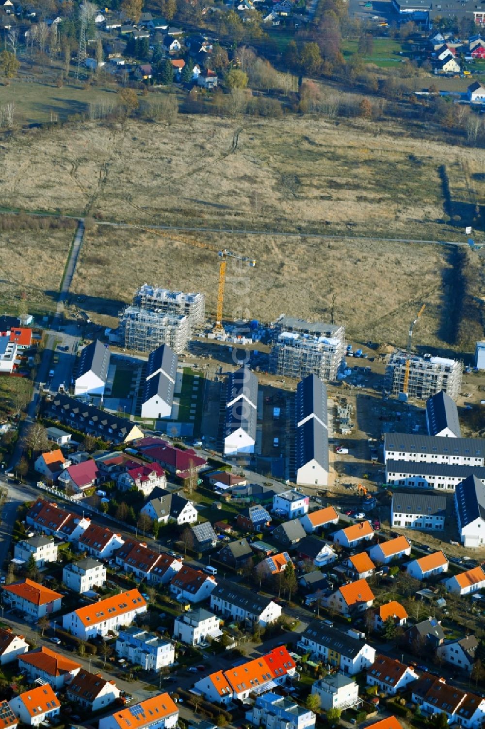 Luftbild Berlin - Baustelle zum Neubau einer Mehrfamilienhaus-Wohnanlage Mein Falkenberg der Berliner Wohnbau GmbH & Co. KG in Berlin, Deutschland