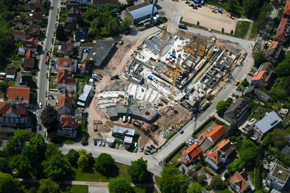 Travemünde aus der Vogelperspektive: Baustelle zum Neubau einer Mehrfamilienhaus-Wohnanlage MOMENTS & Godewind in Travemünde im Bundesland Schleswig-Holstein, Deutschland