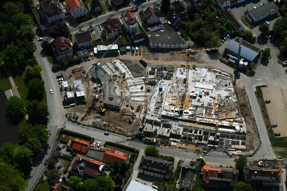 Travemünde von oben - Baustelle zum Neubau einer Mehrfamilienhaus-Wohnanlage MOMENTS & Godewind in Travemünde im Bundesland Schleswig-Holstein, Deutschland