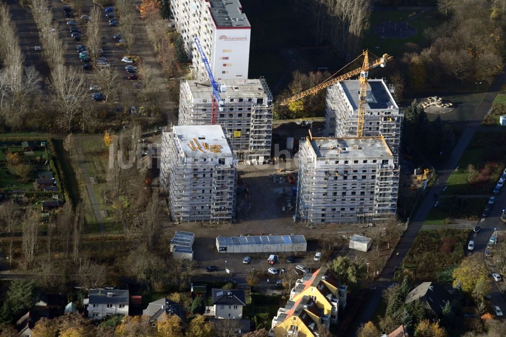 Luftbild Berlin - Baustelle zum Neubau einer Mehrfamilienhaus-Wohnanlage an der Märkischen Allee Ecke Trusetaler Straße im Ortsteil Marzahn in Berlin, Deutschland