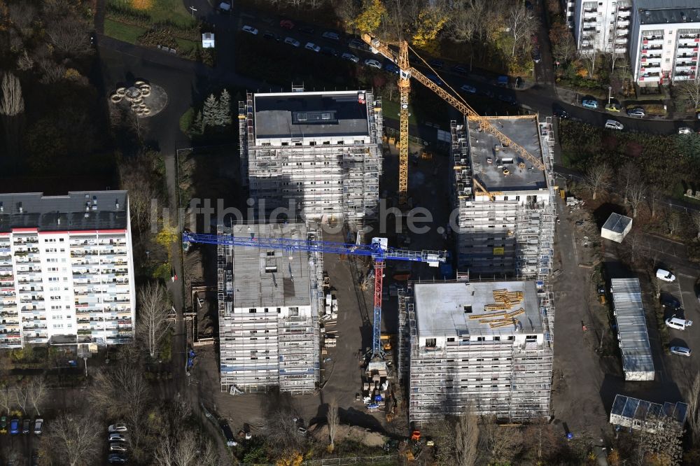 Luftbild Berlin - Baustelle zum Neubau einer Mehrfamilienhaus-Wohnanlage an der Märkischen Allee Ecke Trusetaler Straße im Ortsteil Marzahn in Berlin, Deutschland