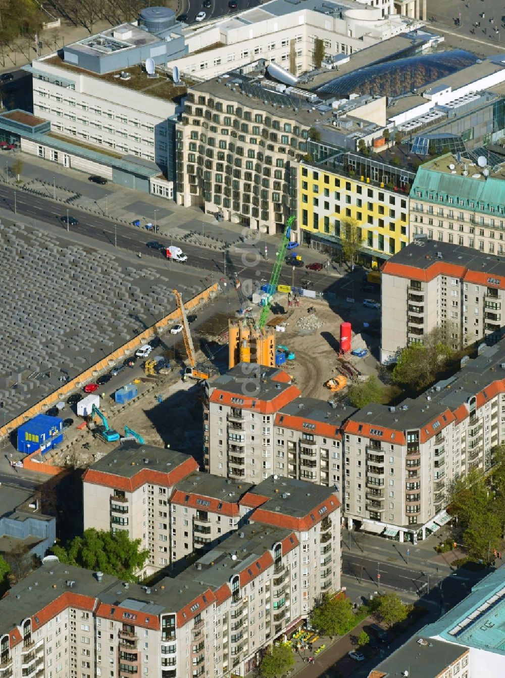 Luftaufnahme Berlin - Baustelle zum Neubau einer Mehrfamilienhaus-Wohnanlage der MUC Real Estate GmbH im Ortsteil Mitte in Berlin, Deutschland