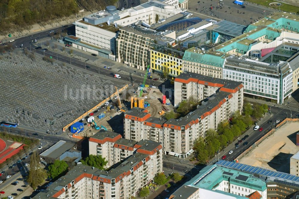 Berlin von oben - Baustelle zum Neubau einer Mehrfamilienhaus-Wohnanlage der MUC Real Estate GmbH im Ortsteil Mitte in Berlin, Deutschland