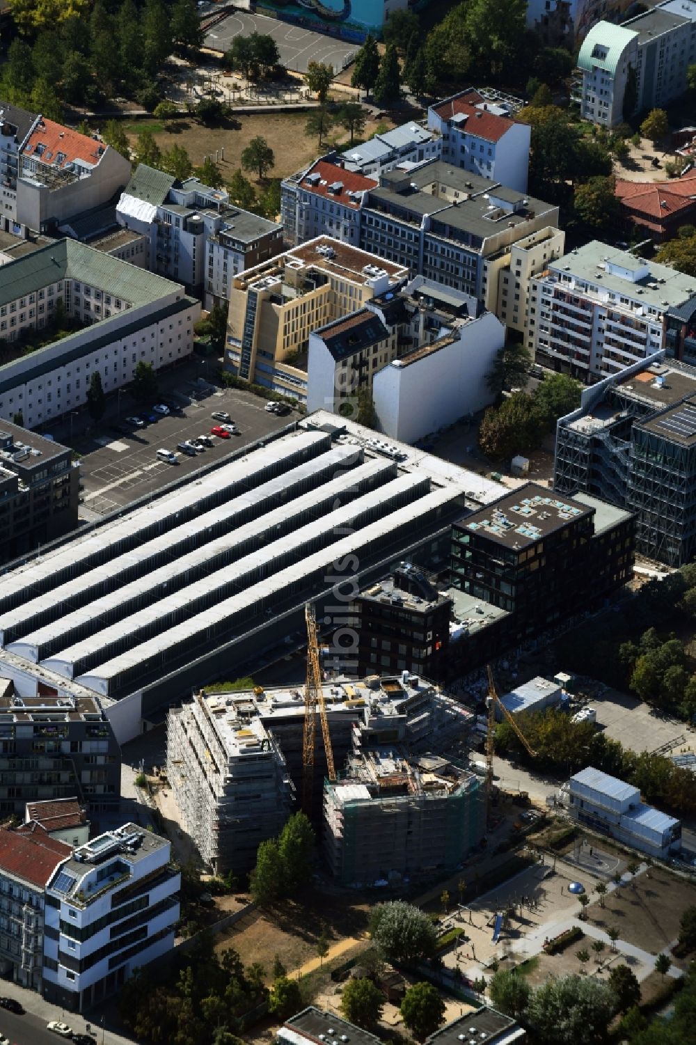 Berlin aus der Vogelperspektive: Baustelle zum Neubau einer Mehrfamilienhaus-Wohnanlage Neu House an der Enckestraße im Ortsteil Kreuzberg in Berlin, Deutschland